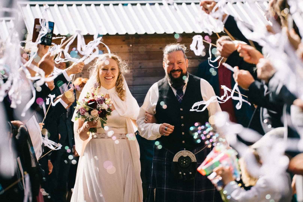 Braut und Bräutigam bei einer Hochzeit in Wolfsburg