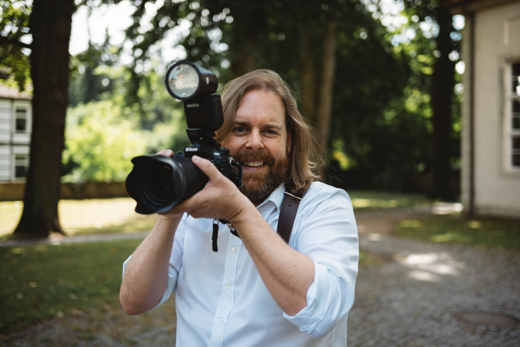 Hochzeitsfotograf Marc Beierstedt aus Wolfsburg in Aktion bei einer Hochzeit